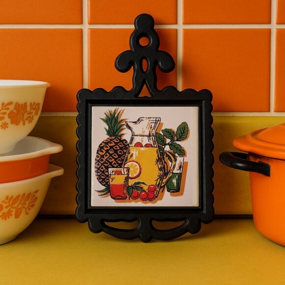 Vintage 1970s Pineapple & Lemonade Pitcher Cast Iron Trivet Retro Kitchen Decor - Picture 2 of 8